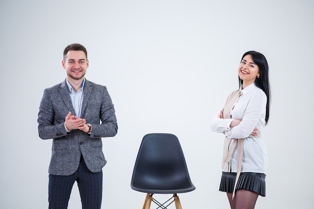 Homens e mulheres de negócios, professores convidam especialistas para trabalhar. Criação de um novo projeto empresarial.