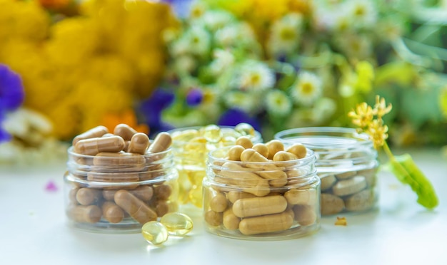 Homeopatía y suplementos dietéticos de hierbas medicinales Enfoque selectivo