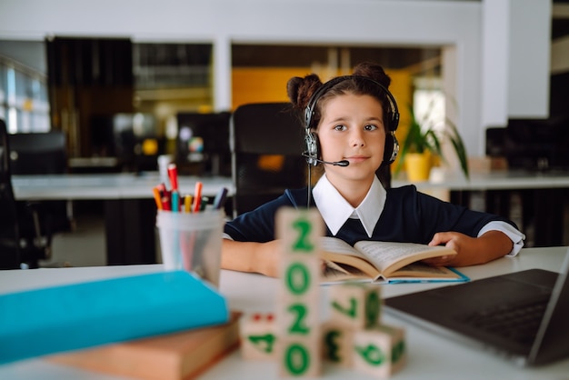 Homeschooling während der Quarantäne. Online-Fernlernen.