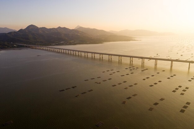 Hong Kong- 16 de octubre de 2018: Puente de la bahía de Shenzhen a la hora de sunet