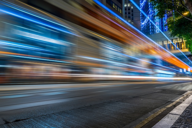 Foto hong kong construcción urbana y vehículos de carretera, vista nocturna