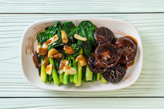 Hong Kong Kale Aufruhr in Austernsauce gebraten