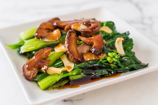 Hong Kong Kale Aufruhr in Austernsauce gebraten