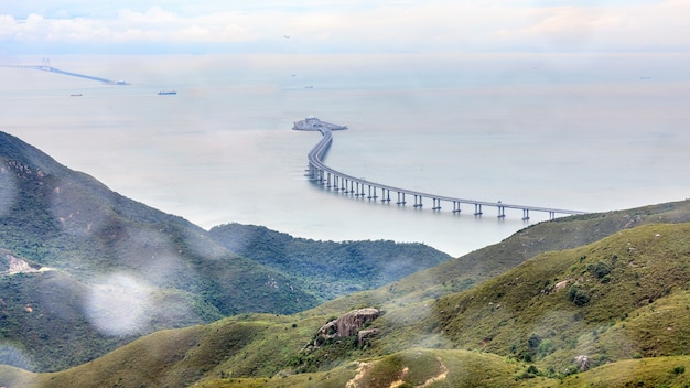 Hong Kong Tunnel Brücke auf dem Meer