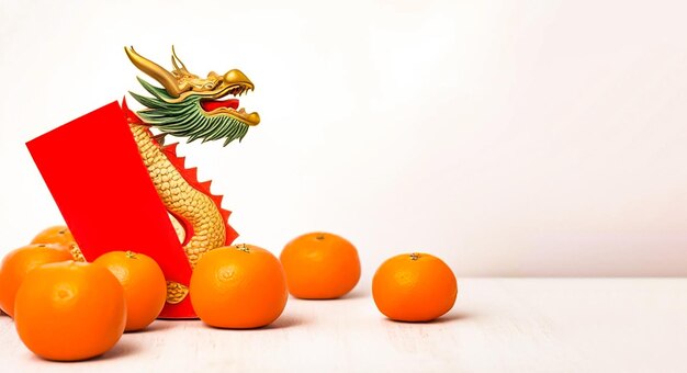 Hongbao chinesischer Geldumschlag Mandarinen und ein Drache auf einem hellen Hintergrund