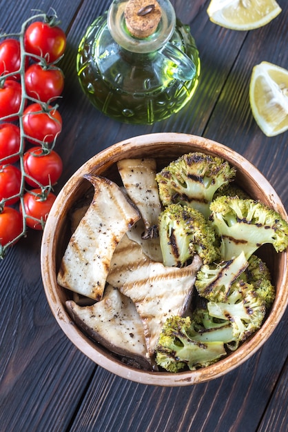 Hongos ostra a la plancha con brócoli