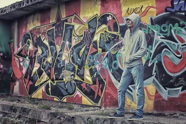 Hoody-Mann-Graffiti-Verbrechen