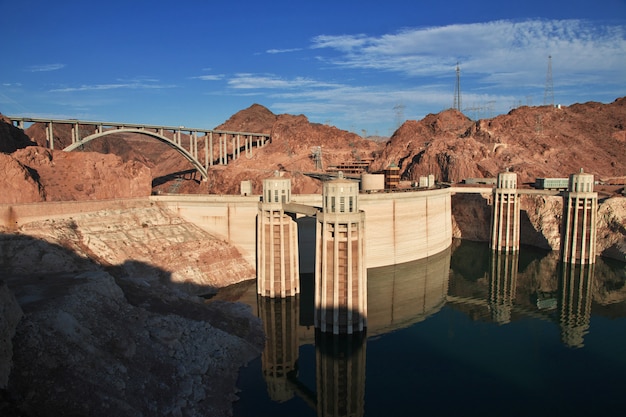 Hooverdamm in der Nevada-Wüste, USA