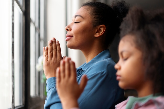 Foto hora de oração tradição religiosa