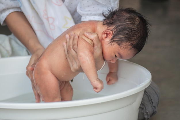 Hora do banho do bebê