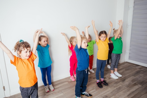 Hora do esporte na creche ou jardim de infância