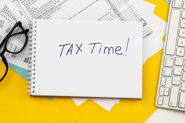 Hora de impuestos Notificación de la necesidad de presentar declaraciones de impuestos, formulario de impuestos