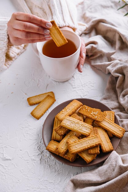 Foto la hora del té acogedor con galletas