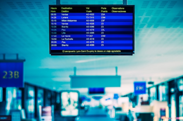 Horário de voos do aeroporto com a lista de voos