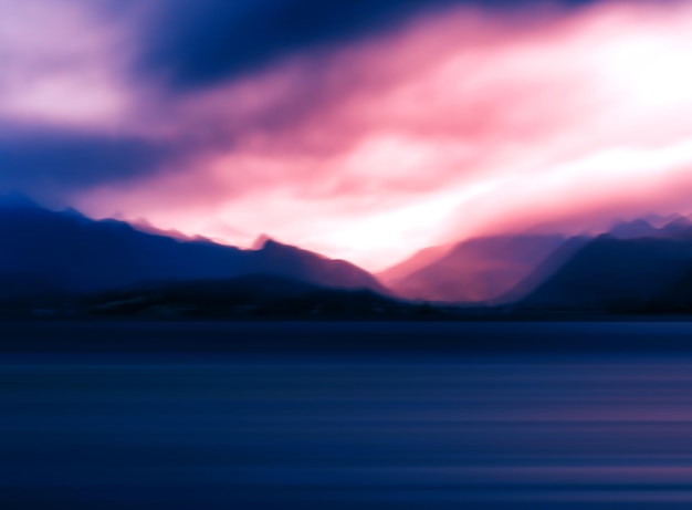 Horizontale dramatische lila Norwegen Fjorde abstrakten Hintergrund