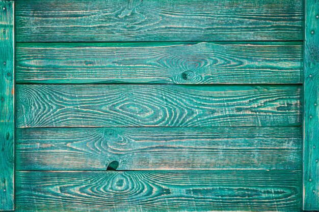 Horizontaler Hintergrund von Holzbrettern mit grüner Farbe bemalt und mit einer dünnen Planke an den Seiten befestigt.