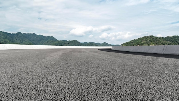 Horizonte de la autopista Mountain Forest