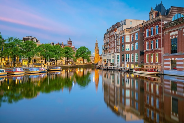 Foto horizonte del centro de la ciudad de ámsterdam paisaje urbano de los países bajos