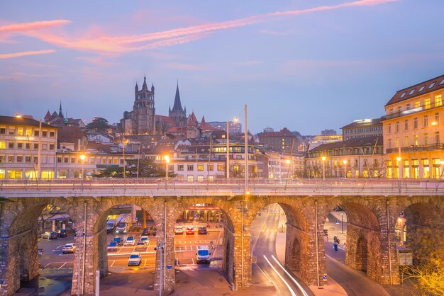 Foto horizonte del centro de la ciudad de lausana en suiza