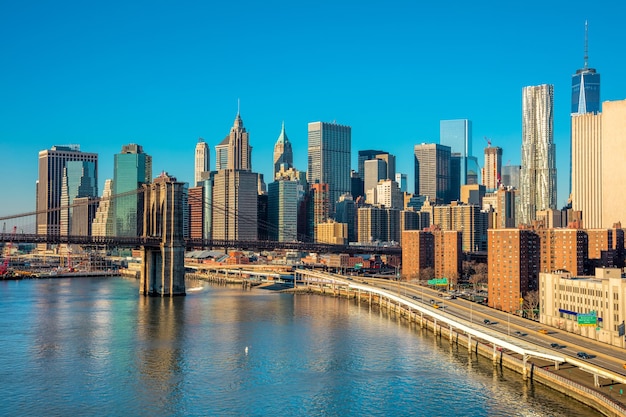 Horizonte del centro de Nueva York Manhattan a la luz de la mañana Nueva York EE.UU.