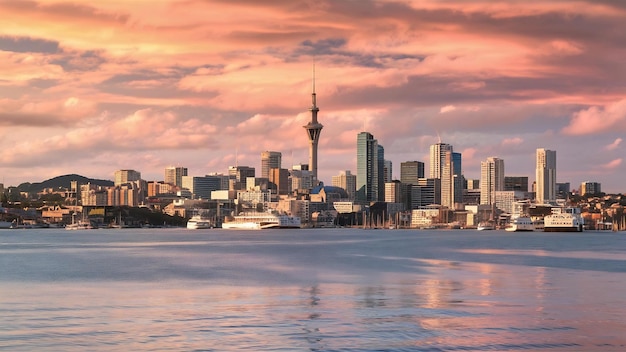 El horizonte de la ciudad de Auckland, Nueva Zelanda