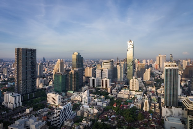 Horizonte de la ciudad de Bangkok Tailandia en el distrito financiero central.