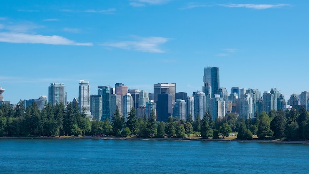 Foto horizonte de la ciudad con paisaje urbano de rascacielos horizonte de vancouver con paisaje urbano de rascacielos