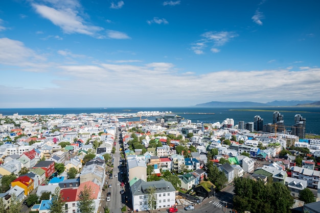 Horizonte de la ciudad de Reykjavik en Islandia