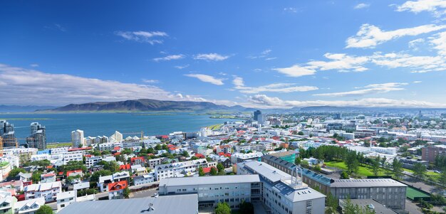 Horizonte de la ciudad de Reykjavik en Islandia