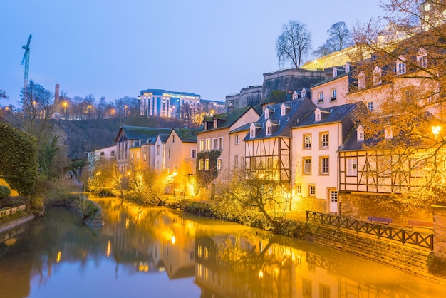 Horizonte de la ciudad vieja de la ciudad de Luxemburgo desde la vista superior en Luxemburgo