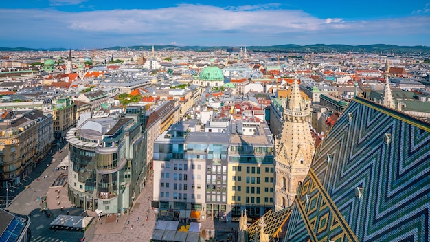 El horizonte de la ciudad de Viena, vista aérea desde arriba en Austria