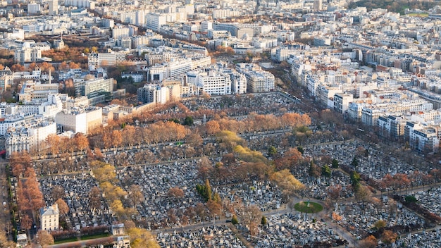 Horizonte da cidade de Paris com cemitério de montparnasse