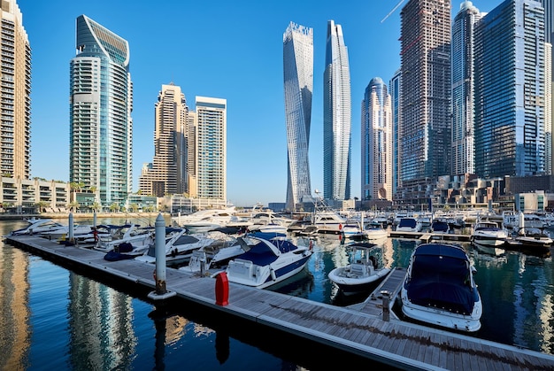 Horizonte da marina de dubai nos emirados árabes unidos