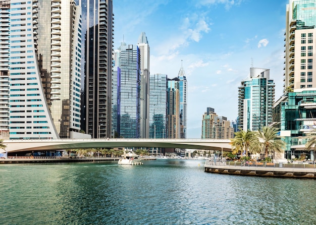 Horizonte da marina de Dubai nos Emirados Árabes Unidos Highrise edifícios residenciais arranha-céus comerciais