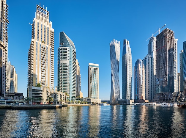 Horizonte da marina de Dubai nos Emirados Árabes Unidos