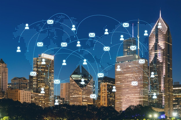 Horizonte de Chicago de Butler Field aos arranha-céus do distrito financeiro à noite Illinois EUA Parques e jardins Holograma de mídia social Conceito de rede e estabelecimento de novas conexões de pessoas
