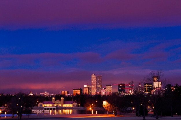 Horizonte de Denver ao nascer do sol no inverno.