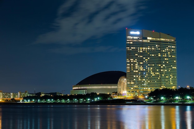 Horizonte de Fukuoka à noite