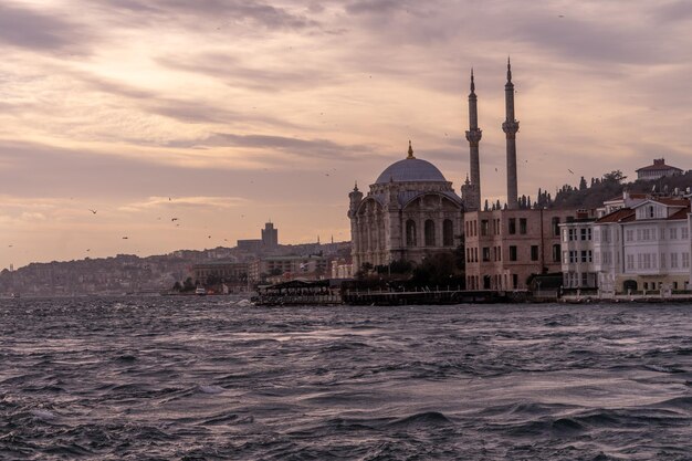 horizonte de Istambul, Turquia, mesquitas e torres.