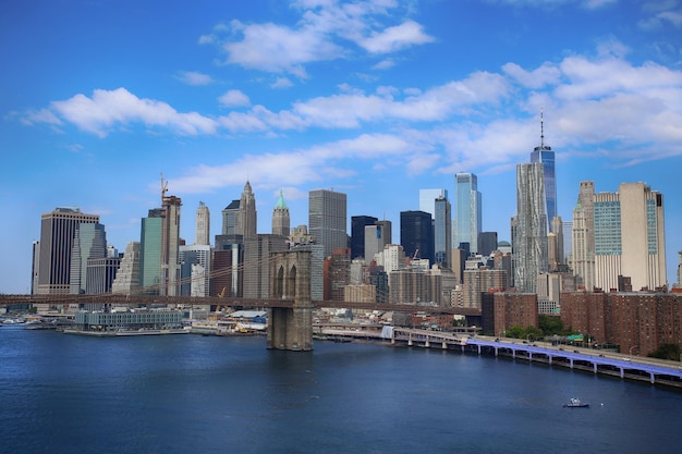 Horizonte de Manhattan e Brooklyn Bridge New York City