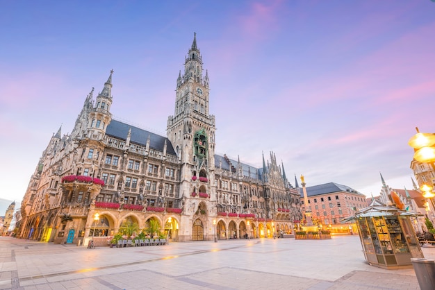 Horizonte de Munique com a prefeitura da Marienplatz na Alemanha