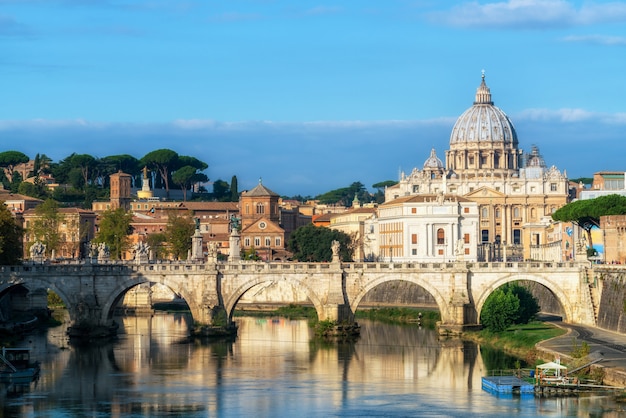 Horizonte de roma com a basílica de são pedro do vaticano