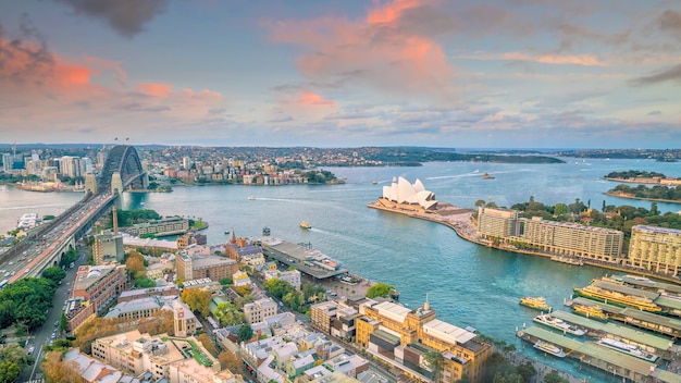 Horizonte do centro de Sydney na Austrália visto de cima ao entardecer