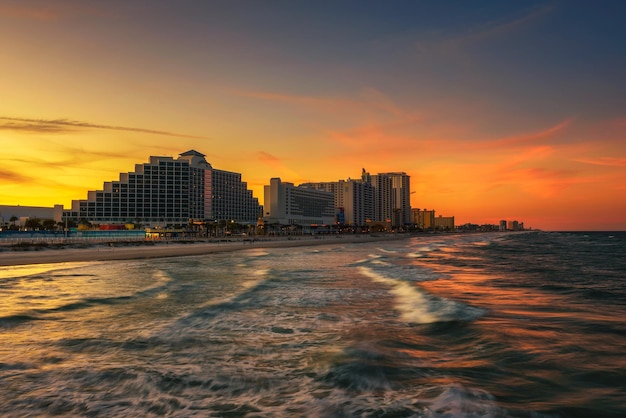 Horizonte do pôr do sol de Daytona Beach Florida