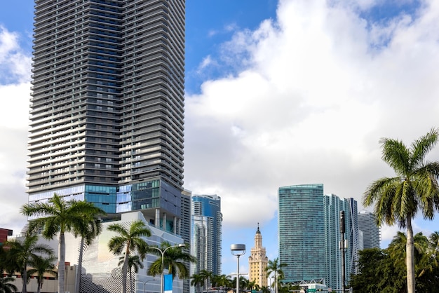 Horizonte financiero del centro de Miami y centro comercial de negocios cerca de la bahía de Biscayne y South Beach