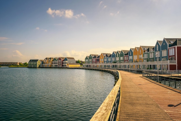 Horizonte de Houten con las famosas Rainbow Houses en Holanda