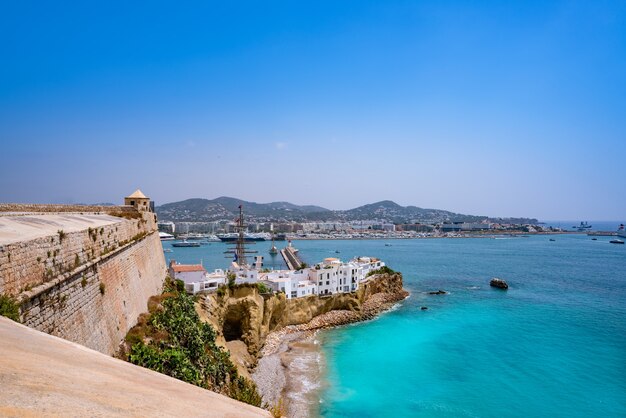 Horizonte de Ibiza Eivissa desde Dalt Vila en Baleares