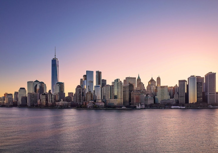 Foto el horizonte de manhattan y el one world trade center al amanecer