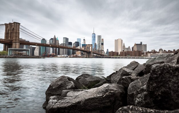 Horizonte de Manhattan y puente de Brooklyn