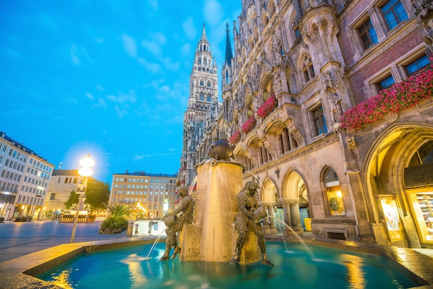 El horizonte de Múnich con el ayuntamiento de Marienplatz